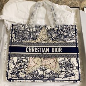 SOLD‼️BNIB Authentic Dior Booktote Large